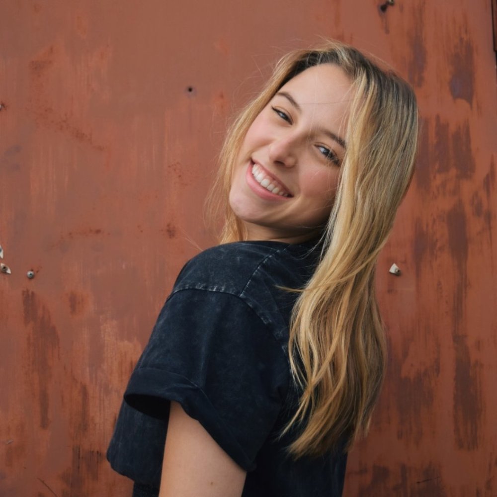 Meet your Posher, Danielle